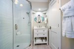 Queen Ensuite Bathroom